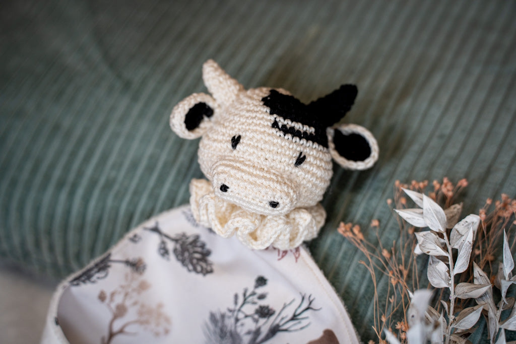 doudou vache noir crochet